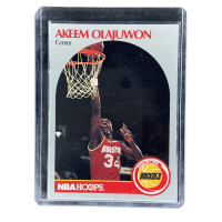 1990 NBA Hoops Sealed Pack Akeem Olajuwon Houston Rockets #127
Front
