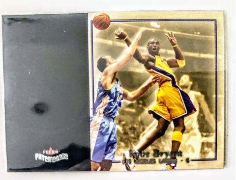 2004 Fleer Skybox Kobe Bryant #35 Front